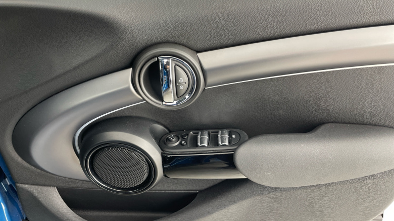 MINI Hatchback 1.5 Cooper Exclusive Premium 5dr Auto Petrol Hatchback